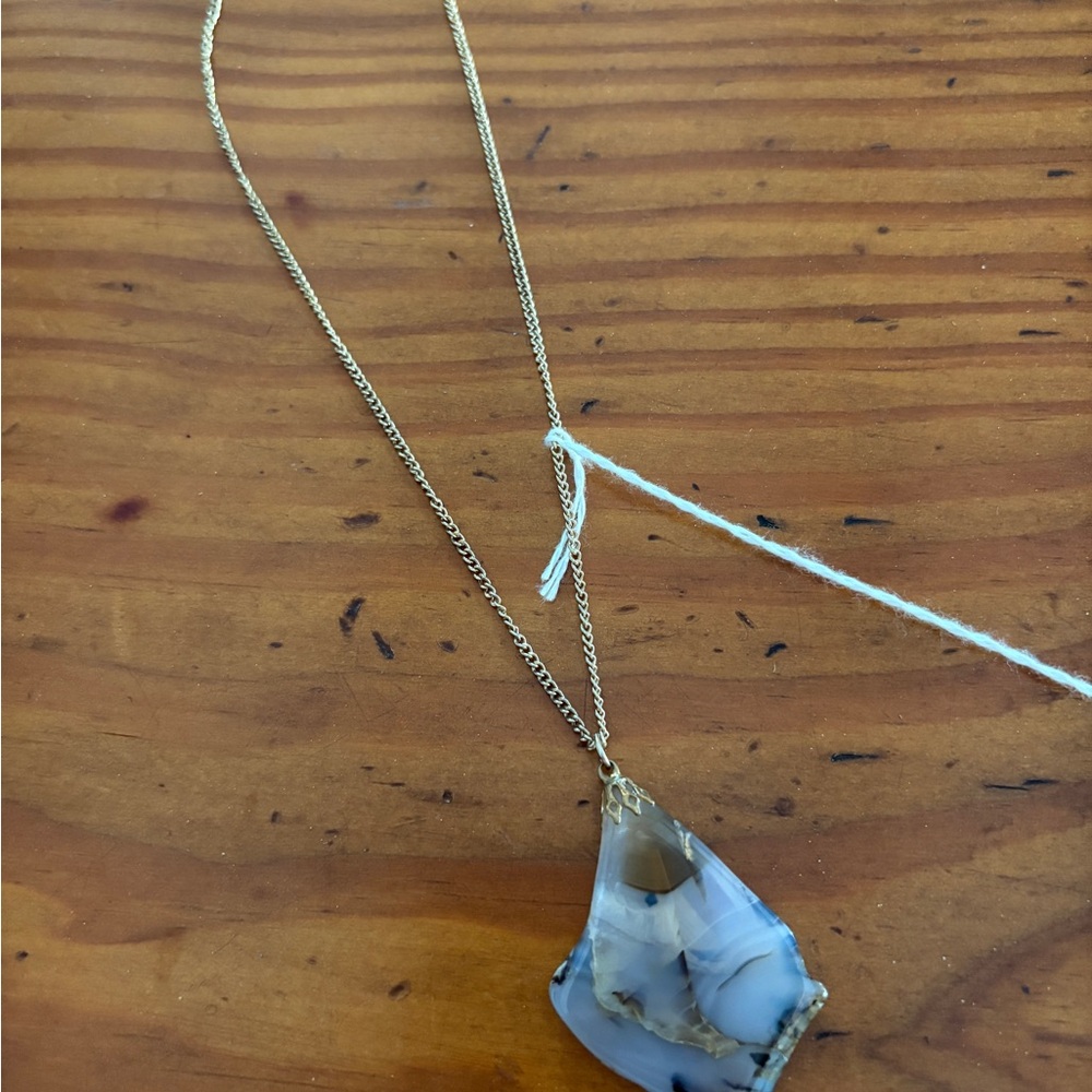 Elegant Gold and Blue Pendant Necklace